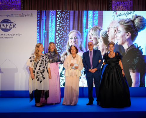 Fundadores, Antonio Vinuesa y Pilar Carrión, junto a sus hijas